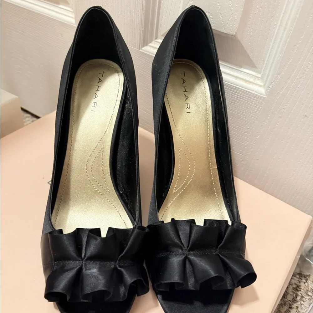 Tahari Black Ruffle Peep Toe Heels - Picture 1 of 5